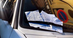 As multas mais comuns incluem excesso de velocidade, avanço de sinal, uso do celular, estacionamento irregular e dirigir sem cinto ou alcoolizado. Para recorrer, a Liberty Multas oferece assessoria especializada.