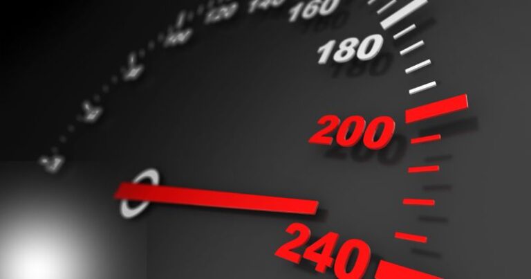 Você sabia que dirigir 50% acima da velocidade permitida pode ser uma sentença de morte?