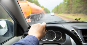 Manobra perigosa: entenda a multa, o valor e os riscos para sua CNH