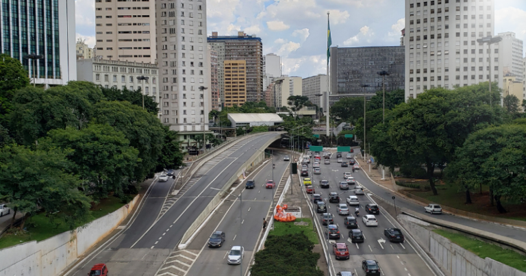 As infrações de trânsito mais comuns em SP e como elas podem colocar sua CNH em risco