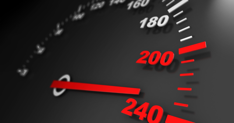 Excesso de Velocidade em Curitiba: por que essa é a infração que mais pesa no bolso — e na CNH dos motoristas