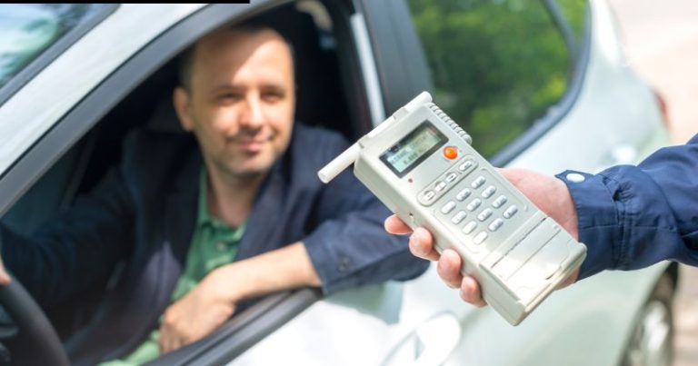 Multa de bafômetro: cuidados essenciais para quem vai viajar em família e os riscos para a CNH